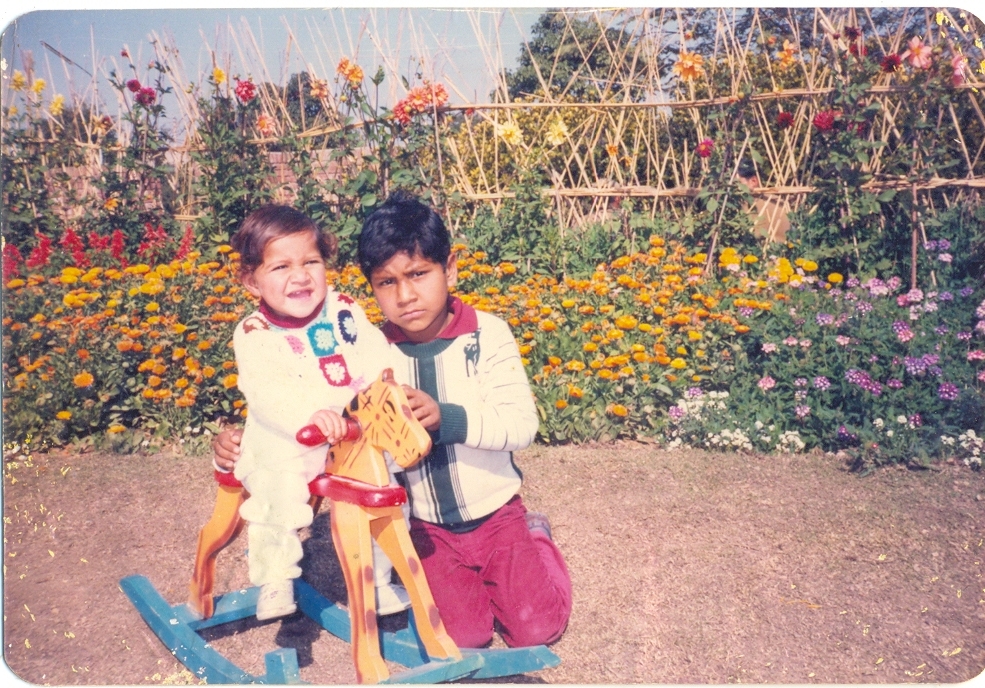 Anuradha ji's sons Ashish and Aman as children playing together
